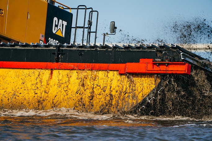 editor-1789037609993-466308194 Floating Excavators